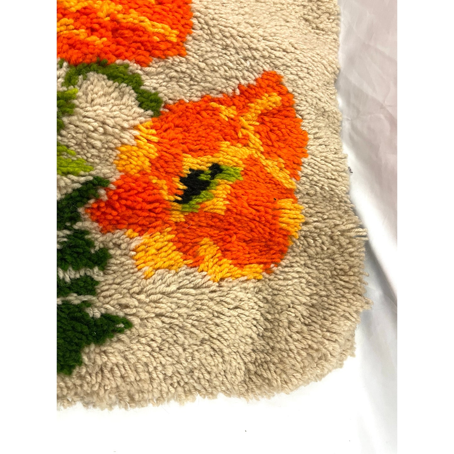 VTG Latch Hook Rug Wall Hanging Artwork Orange Poppies Flowers 21"x27" Handmade