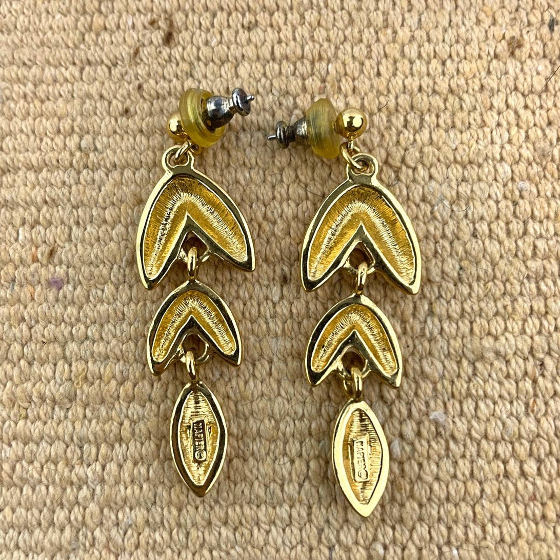 VTG Signed Napier Gold Tone Earrings Enamel Dangle Beige Jewelry 2"