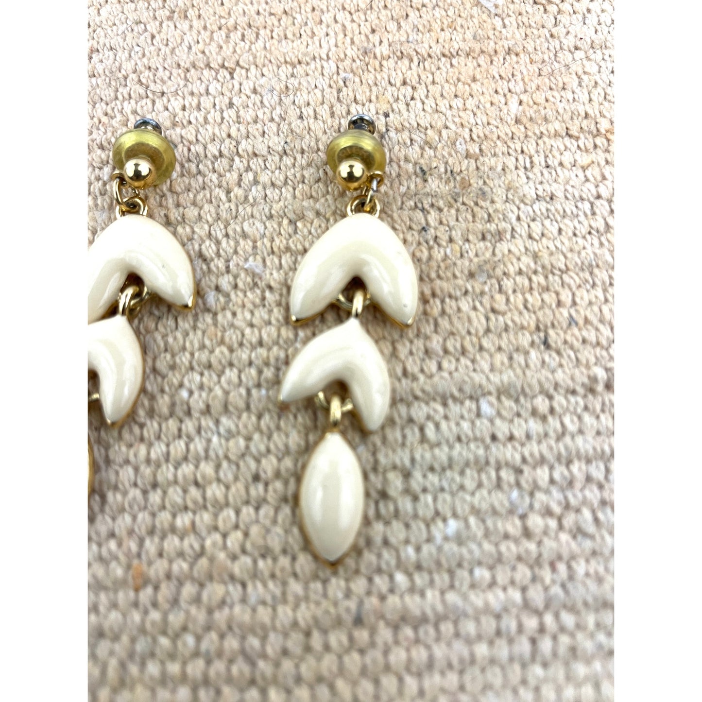 VTG Signed Napier Gold Tone Earrings Enamel Dangle Beige Jewelry 2"