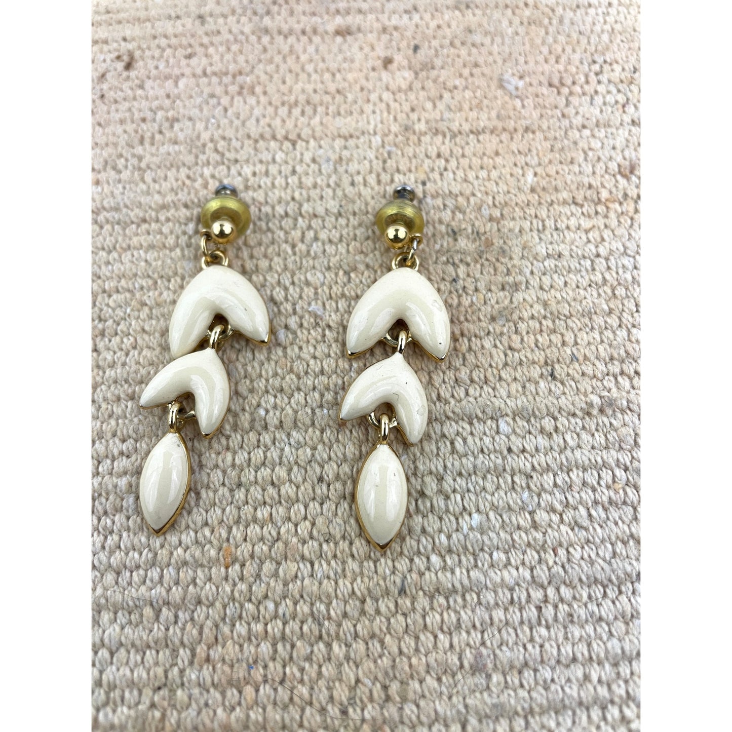 VTG Signed Napier Gold Tone Earrings Enamel Dangle Beige Jewelry 2"