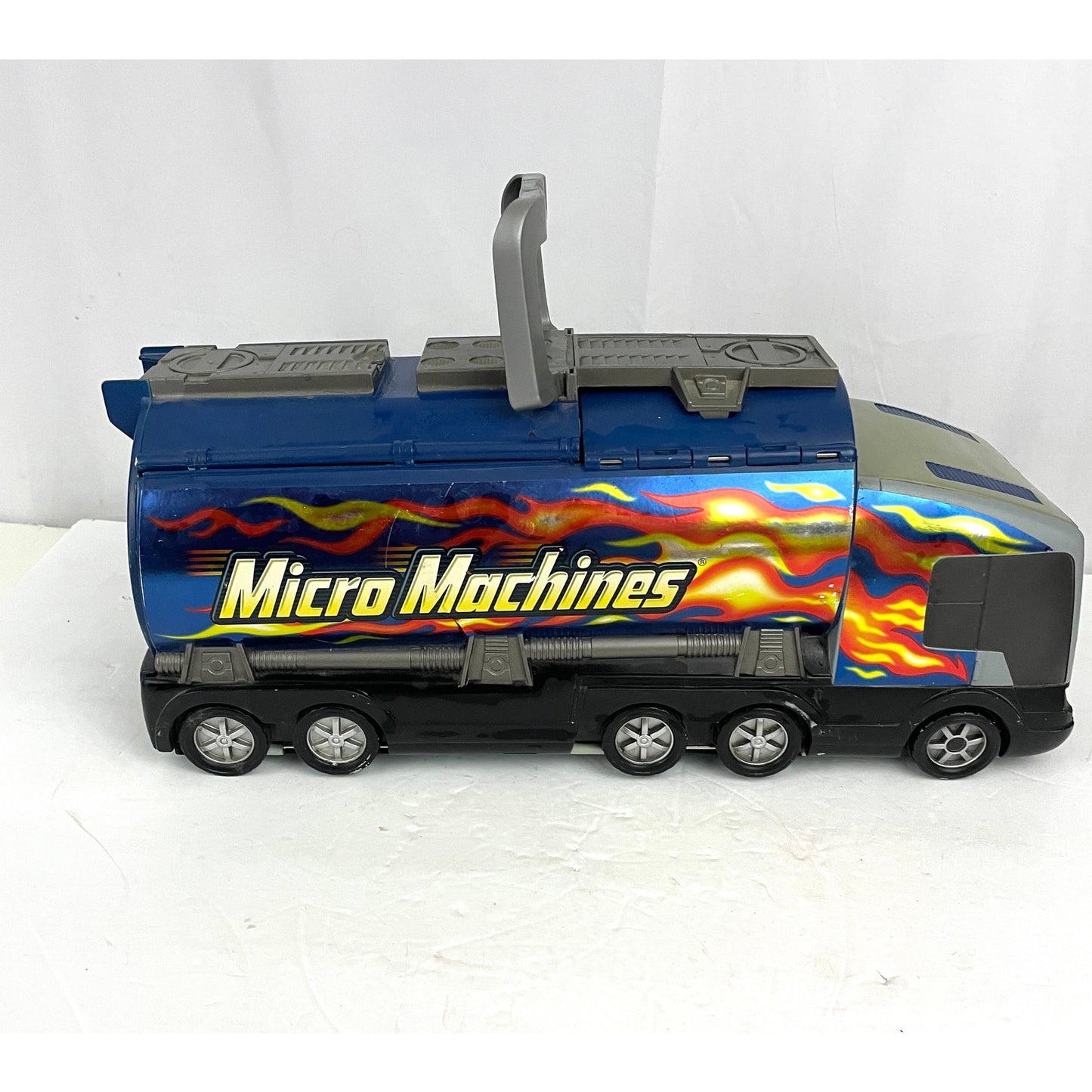 VTG Micro Machines Super Stunt City Semi Vehicle Tanker Truck Playset Hasbro 01