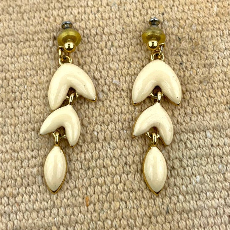 VTG Signed Napier Gold Tone Earrings Enamel Dangle Beige Jewelry 2"